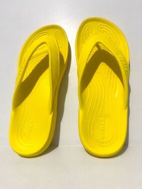Crocs Classic II ' Yellow Flip Flip Sandals - Classic Comfort